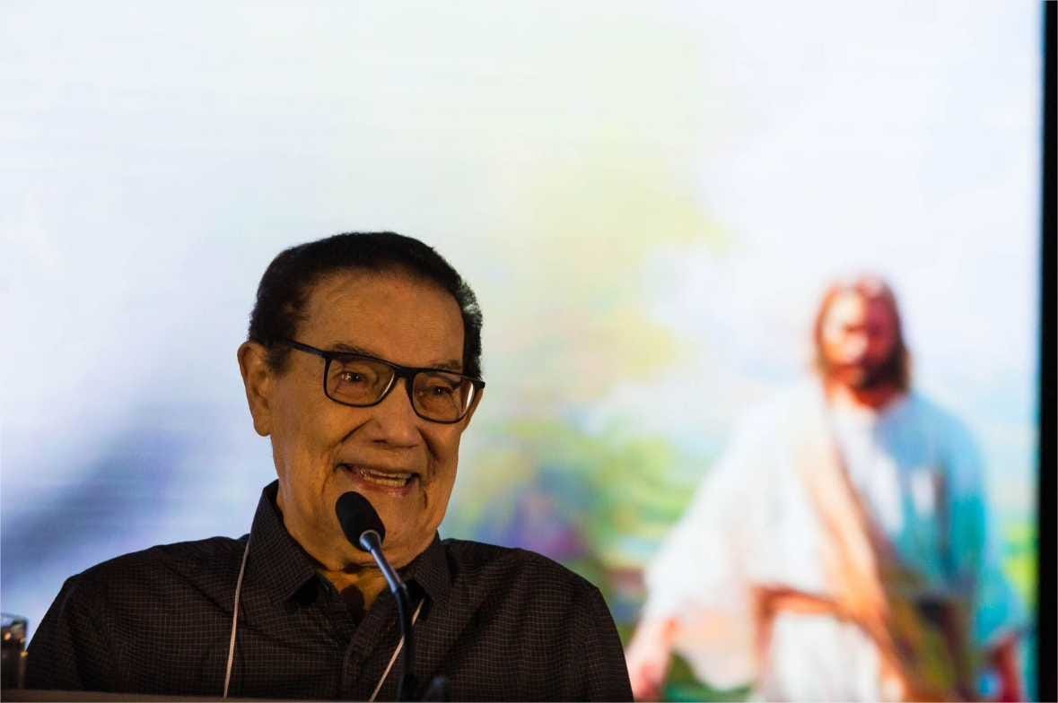 Reencarnação é lei divina e há vários mundos habitados além do nosso, explica Divaldo Franco