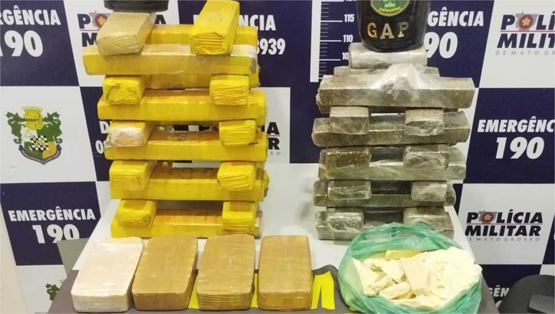 Dois homens são presos pela PM com 50 kg de drogas em carro sem combustível