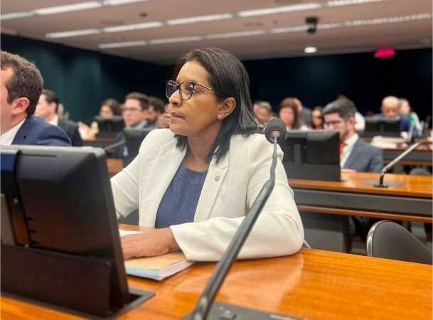 ‘Defendo a vida, mas sou contra um PL aprovado a toque de caixa e que pode punir meninas estupradas’, diz Gisela