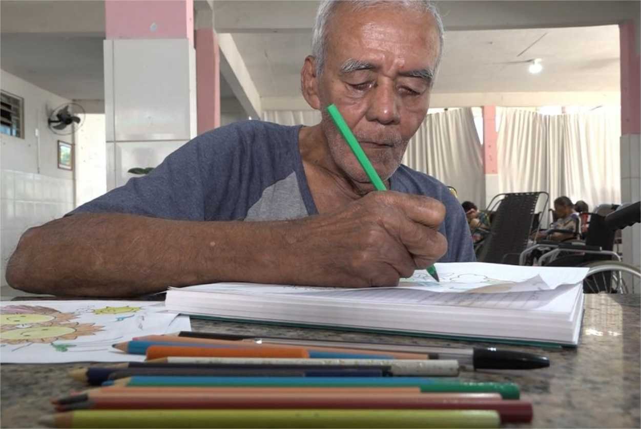 Aos 82 anos, idoso que só cursou até a 4ª série volta a estudar com programa do Governo de MT