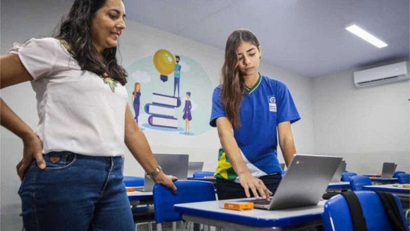Mãe que há 30 anos estudou na mesma escola que a filha se impressiona com grande reforma do Governo de MT