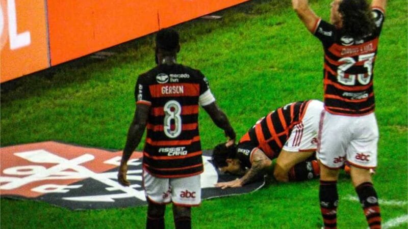 Flamengo se isola na liderança após vencer Cruzeiro