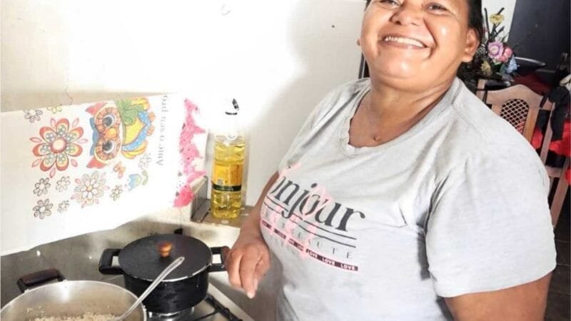 “Acabou o cheiro de esgoto, modificou bastante”, afirma moradora após canalização do Córrego do Barbado