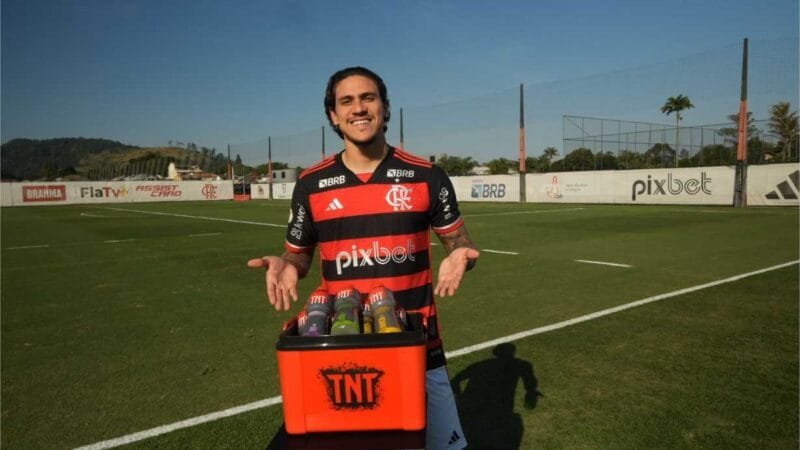 TNT Sports Drink escala Pedro Guilherme para anunciar parceria com Flamengo