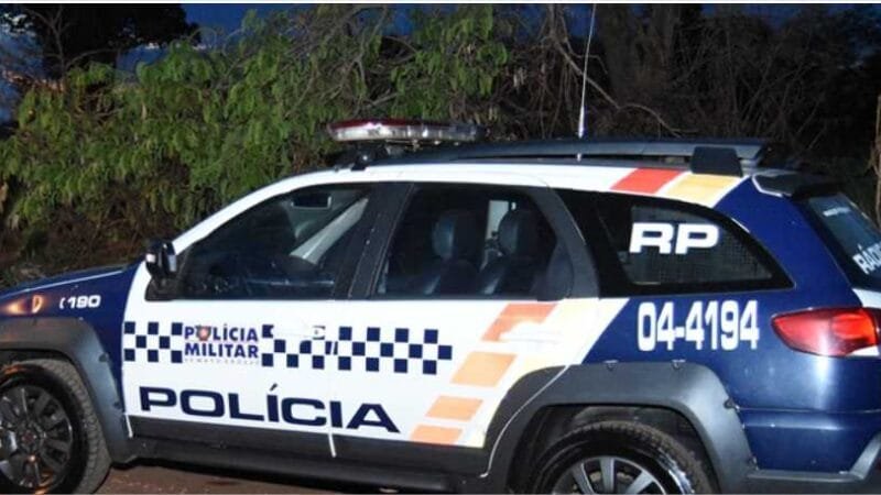 Jovem é preso pela PM após loja ser arrombada e furtada no Centro