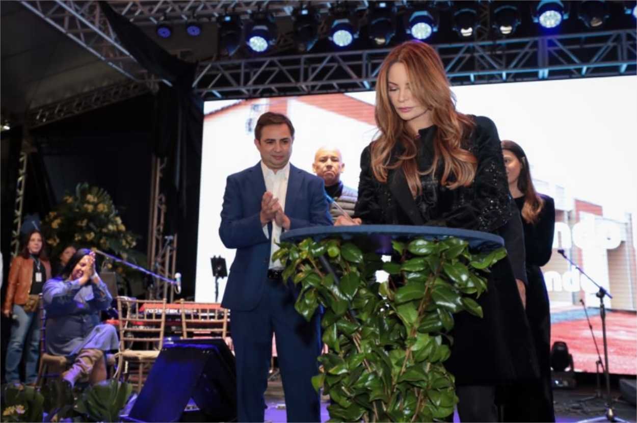 Em Juína, primeira-dama de MT participa da entrega de casas e do anúncio de novas unidades habitacionais