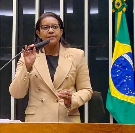 Gisela Simona comemora aprovação de novos PLs na Câmara que beneficiam consumidores