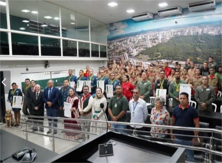 Bombeiros e CIOPAER recebem Moção de Bravura do vereador Eduardo Magalhães