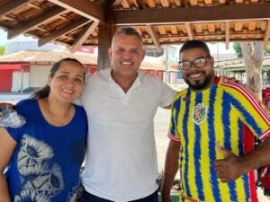 O Presidente Rodrigo e os filhos do homenageado, Pablios Monalisa