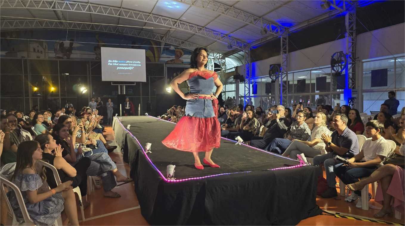 Alunos criam e confeccionam roupas customizadas em trabalho interdisciplinar