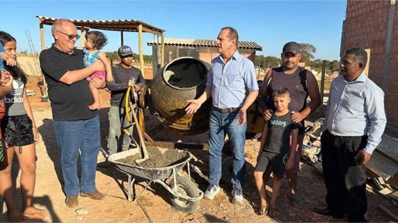 Wilson Santos visita programa de moradia popular em Rondonópolis