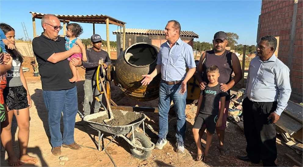 Wilson Santos visita programa de moradia popular em Rondonópolis