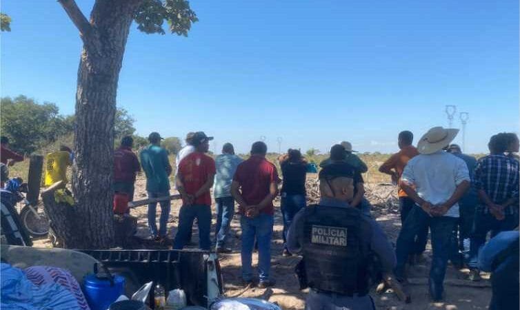 Operação integrada impede invasão de terra em Lambari D’Oeste; 55 pessoas são conduzidas à delegacia