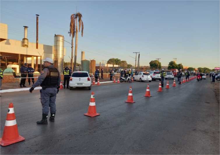 Fiscalização prende 41 motoristas embriagados e remove 168 veículos durante Operações Lei Seca