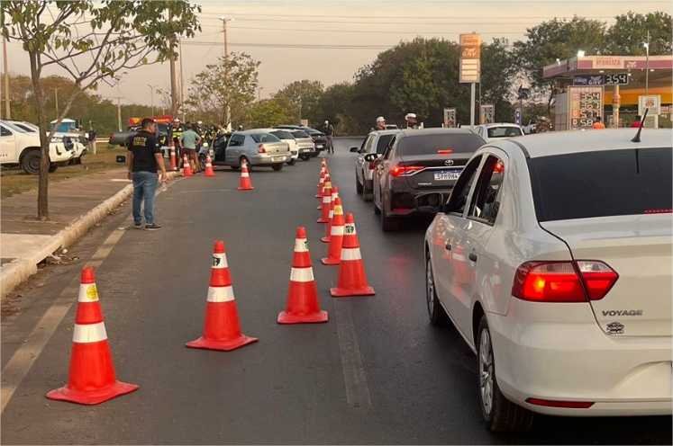 Operação Lei Seca resulta em três prisões e 82 multas em Várzea Grande