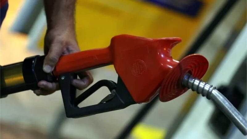 Petrobras anuncia aumento de preço da gasolina e do gás de cozinha