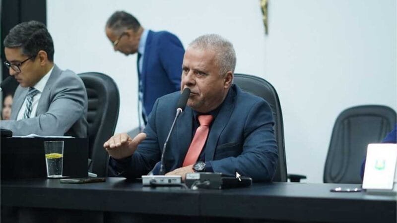 Chico rechaça vereador que propôs leitura obrigatória da Bíblia em escolas: “religião se discute em casa”