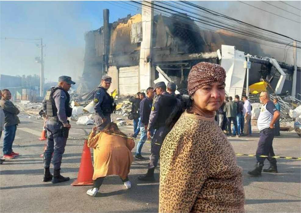 “Estamos vendo nossos sonhos subindo na fumaça”, lamenta lojista que perdeu tudo