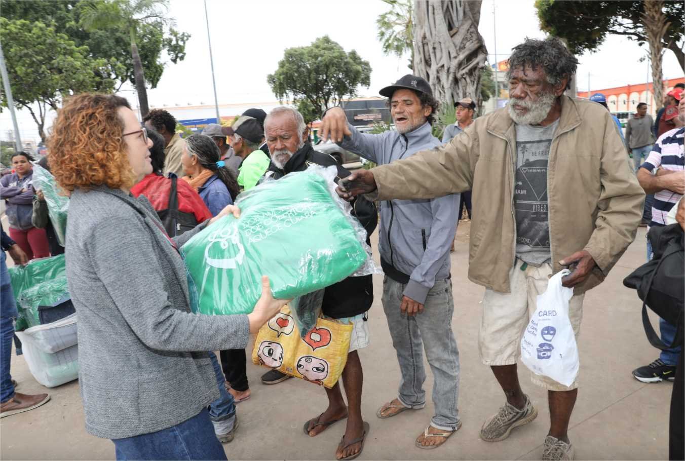 Aquece Cuiabá: 200 cobertores serão distribuídos para a população em situação de rua devido a chegada de mais uma frente fria