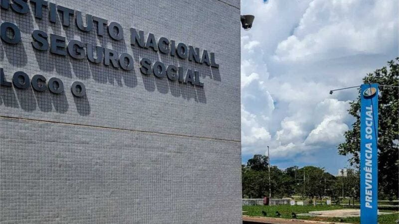 Servidores do INSS entram em greve por tempo indeterminado