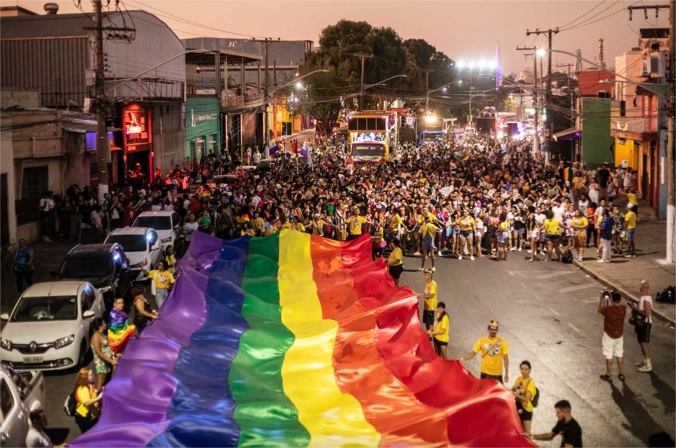 Cuiabá celebra a diversidade e reúne mais de vinte mil pessoas na 21ª Parada LGBTQIA+