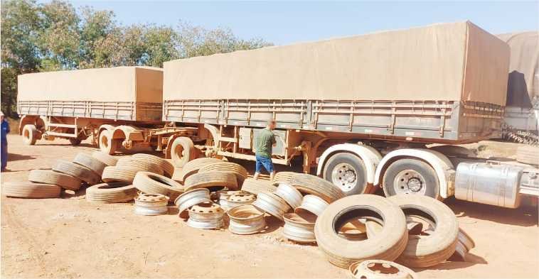 Polícia Civil recupera semirreboque roubado com 40 toneladas de milho de pipoca