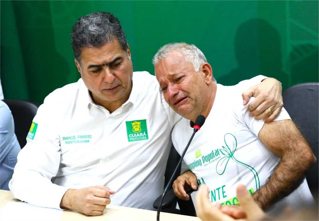 Emanuel anuncia uma série de ações emergenciais após incêndio consumir Shopping Popular