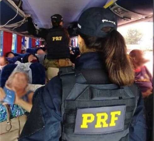 Idoso é preso se masturbando na frente de passageira em ônibus interestadual