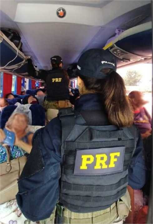 Idoso é preso se masturbando na frente de passageira em ônibus interestadual