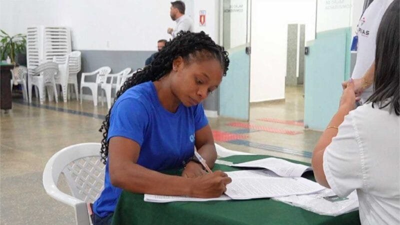 Famílias de Campo Verde assinam contrato para aquisição de apartamentos pelo SER Família Habitação