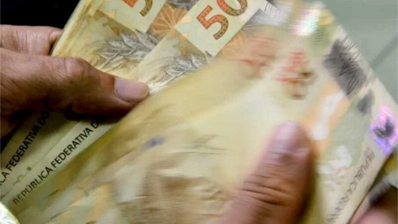 Receita paga hoje terceiro lote de restituição do Imposto de Renda