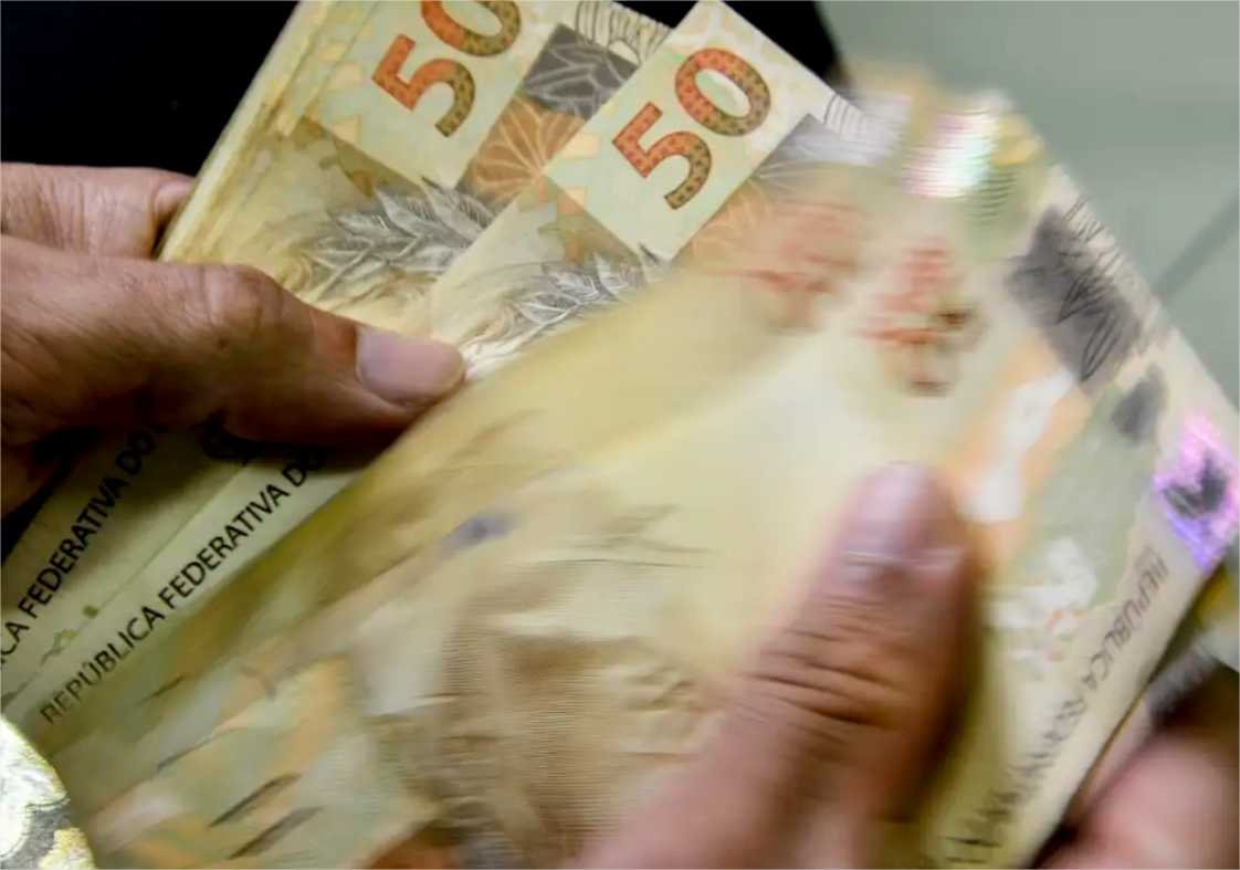 Receita paga hoje terceiro lote de restituição do Imposto de Renda