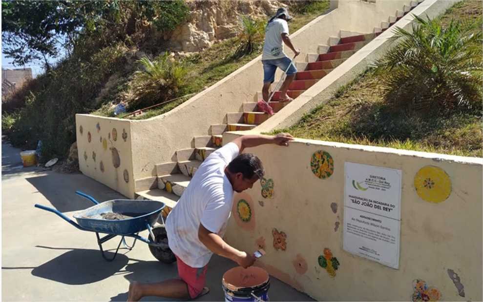 Associação de Moradores revitaliza escadaria do São João del Rey