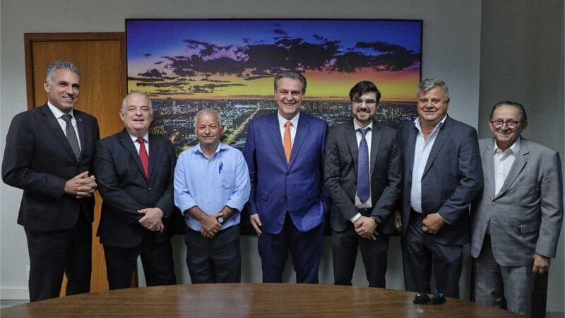 Ministros discutem alternativas de capital de giro para comerciantes do Shopping Popular