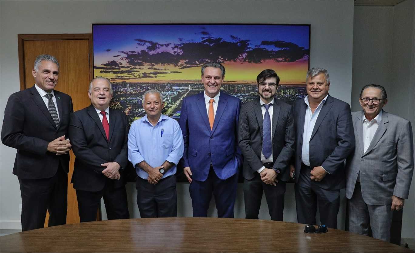 Ministros discutem alternativas de capital de giro para comerciantes do Shopping Popular