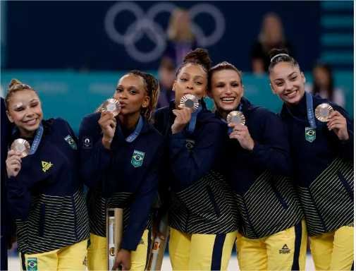 Liderada por Rebeca Andrade, equipe reconhece erros, mas celebra bronze: ‘Foi fruto de trabalho duro