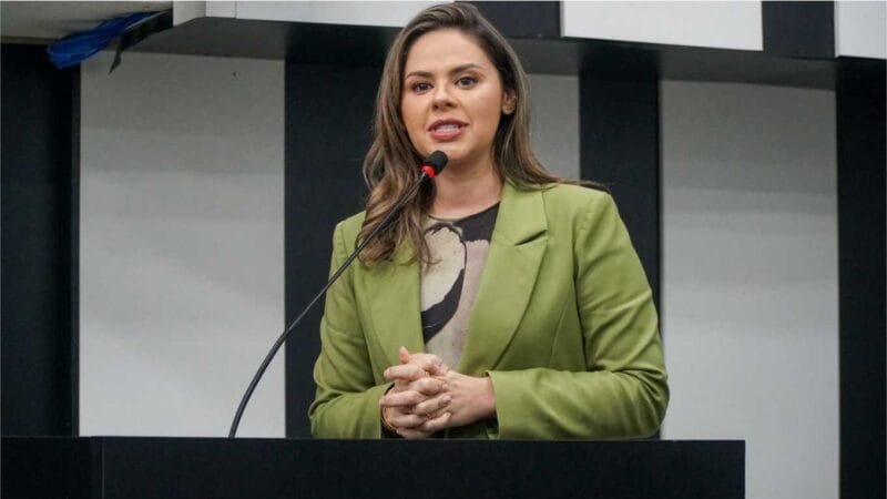 Vereadora alerta pais sobre riscos de exploração infantil após mudanças na plataforma Roblox