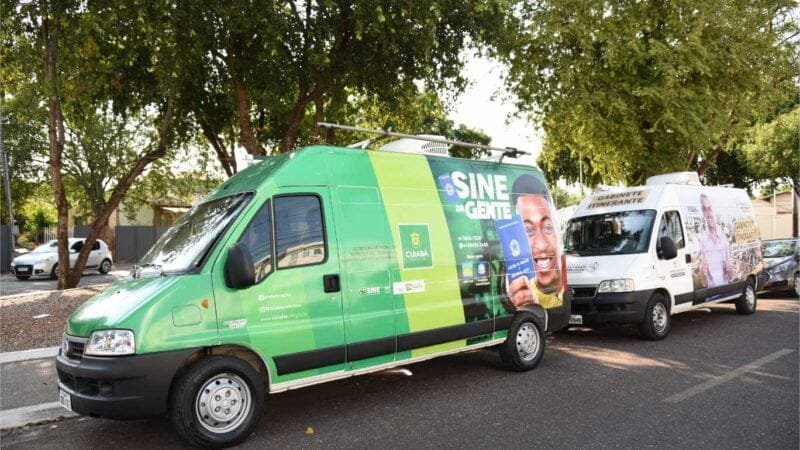 Van do programa Sine da Gente oferece oportunidades de emprego à comunidade do bairro Jardim Florianópolis e região