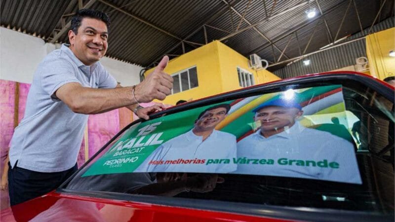 Centenas de veículos são adesivados em apoio à reeleição de Kalil