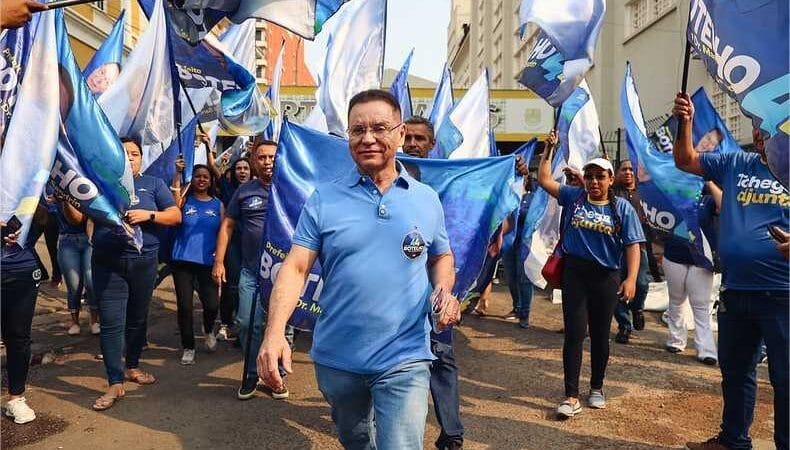 Botelho visita Mercado do Porto e faz caminhada na 13 de Junho relembrando infância e trabalho de feirante