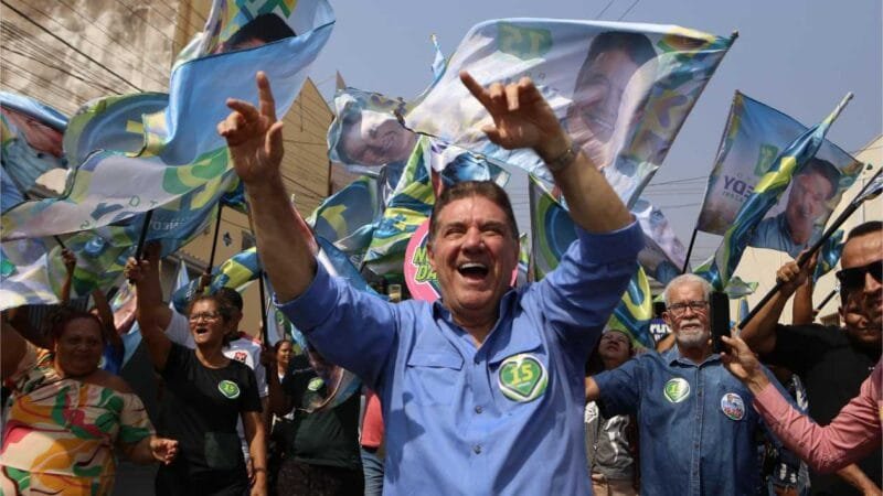 “O povo está procurando algo novo, alguém de fora da política”, afirma Kennedy