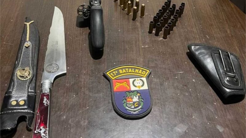 Motorista é preso pela PM após furar bloqueio e avançar Gol contra policiais