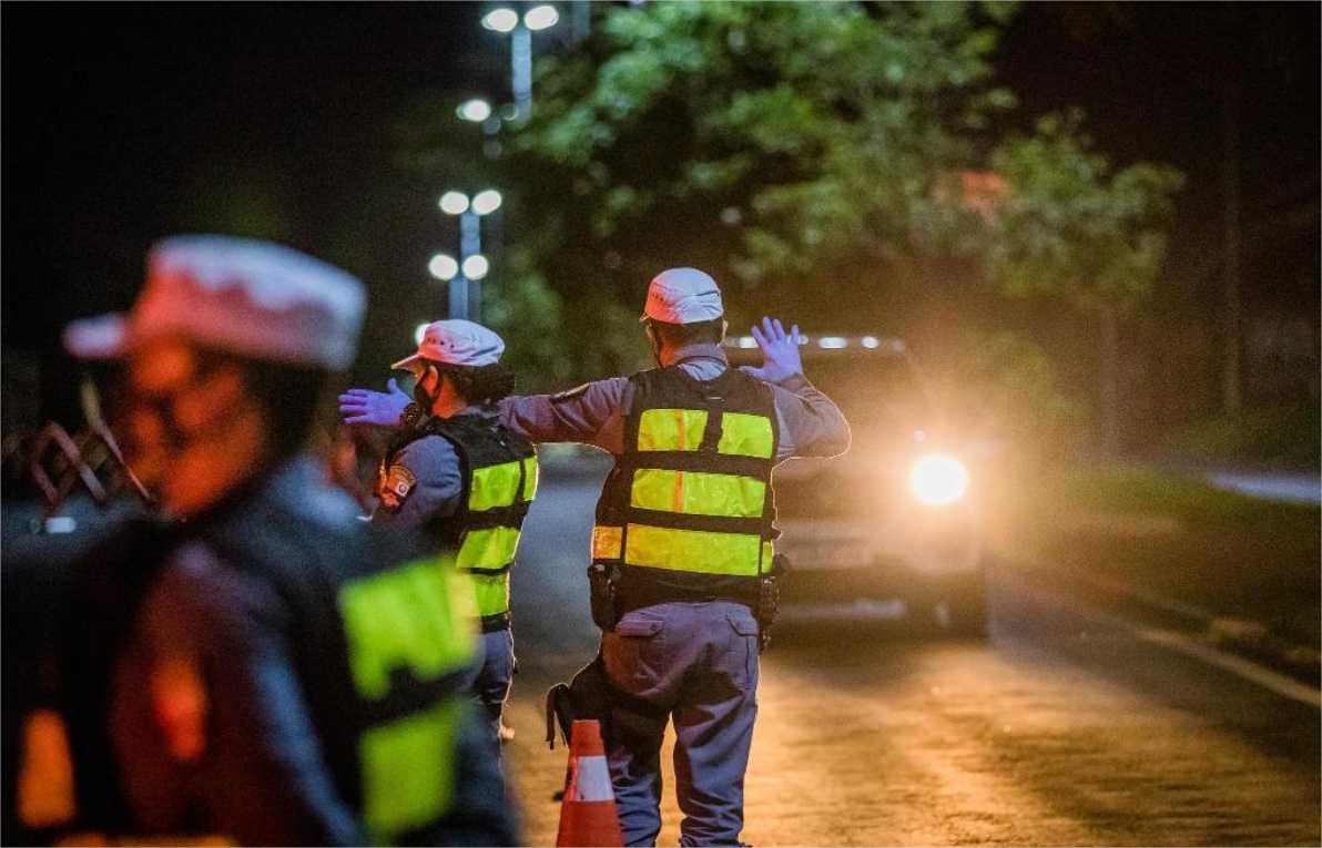 Operação Lei Seca resulta em sete motoristas embriagados presos e remoção de 50 veículos