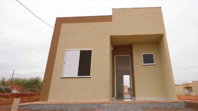 Primeira-dama de MT participa de entregas de casas em Várzea Grande nesta terça-feira (13)