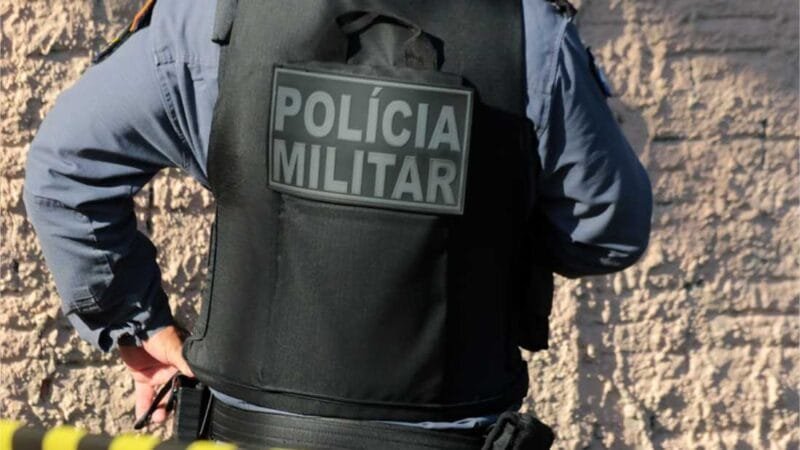 Policial acusado de se masturbar perto de mulher é demitido