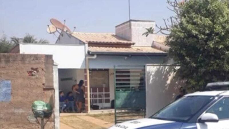 Homem que tentou matar esposa a facadas é encontrado morto dentro de casa