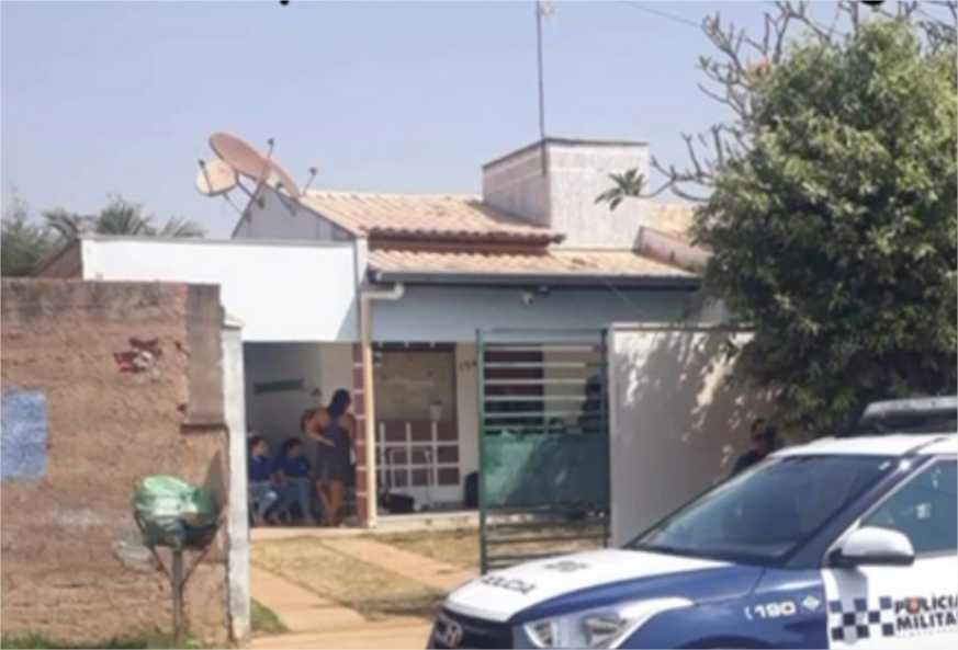 Homem que tentou matar esposa a facadas é encontrado morto dentro de casa