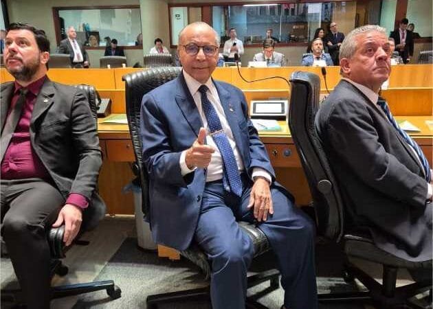 Júlio Campos participa de reunião da Unale