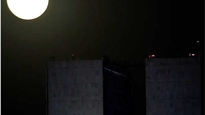 Primeira Superlua de 2024 pode ser vista nesta segunda-feira (19)
