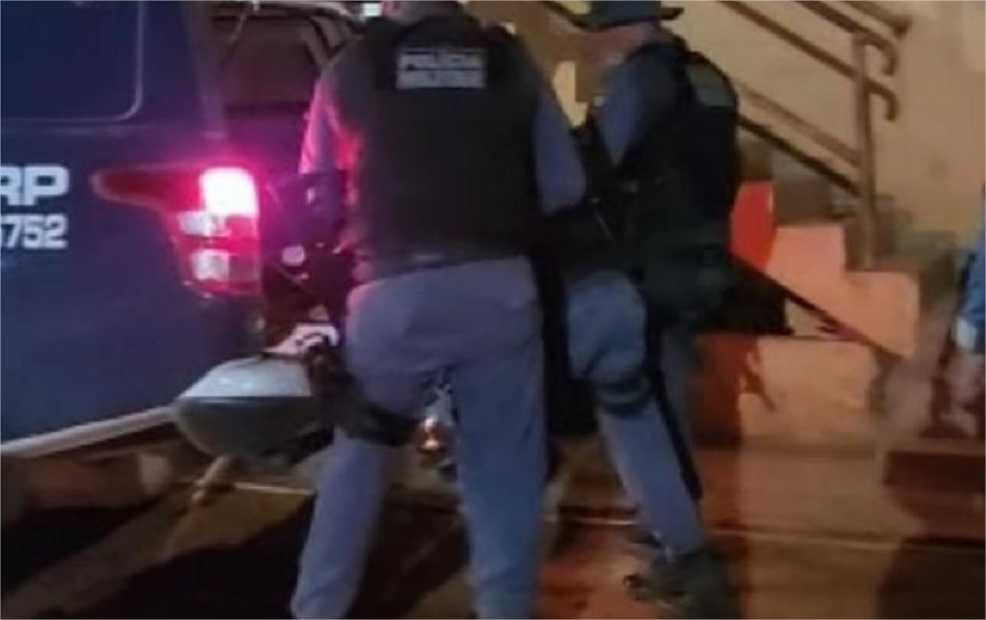 Escondido para executar rival, criminoso é morto em confronto com a PM